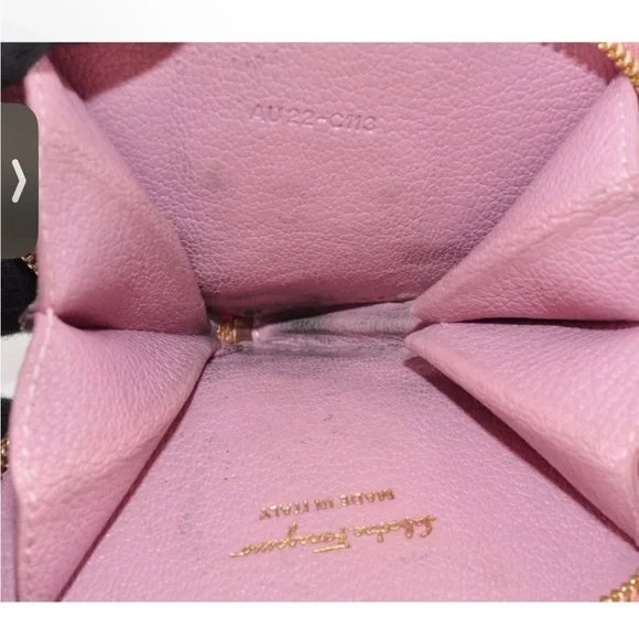 Ferragamo pink heart coin purse - Picture 4 of 8